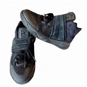 𝅺NIKE KYRIE 2 “TOUCH FACTOR” BASKETBALL BLACK SNEAKERS. SIZE 4.5